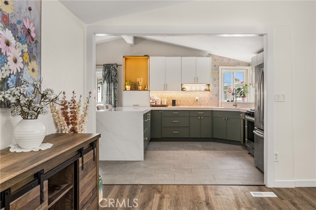 Detail Gallery Image 10 of 44 For 23301 Ridge Route Dr #56,  Laguna Hills,  CA 92653 - 3 Beds | 2 Baths