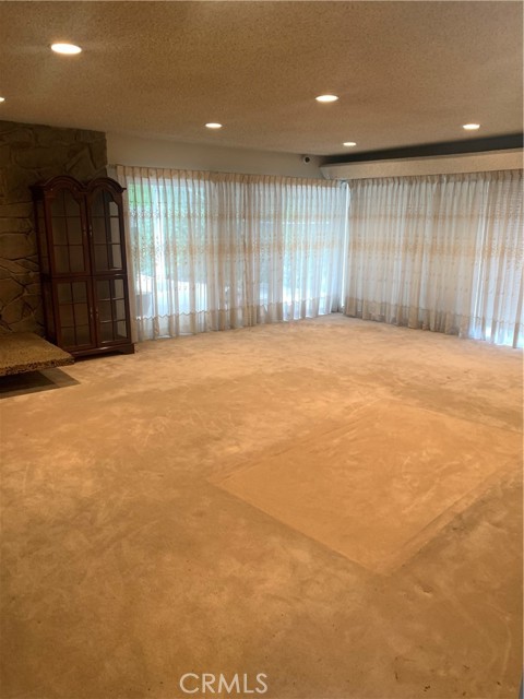 Detail Gallery Image 4 of 6 For 1918 Calafia St, Glendale,  CA 91208 - 3 Beds | 2 Baths