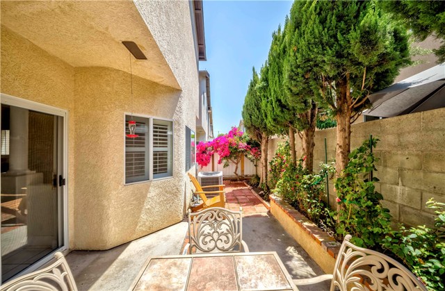 1370 Abraham Terace, Harbor City CA: https://media.crmls.org/medias/8e5ae61e-8bf9-49bc-a9b2-22683e13f1f6.jpg