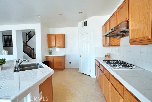 Detail Gallery Image 12 of 43 For 7213 Bay Bridge, Corona,  CA 92880 - 6 Beds | 4/1 Baths