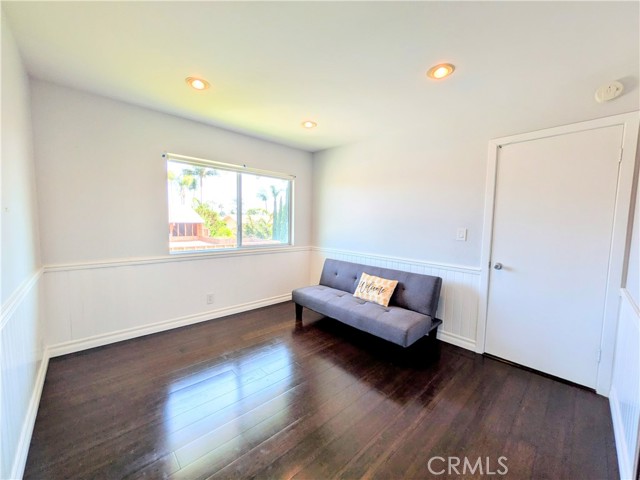 Detail Gallery Image 13 of 20 For 20291 Bancroft Cir, Huntington Beach,  CA 92646 - 4 Beds | 2/1 Baths