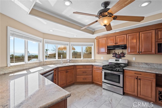Detail Gallery Image 1 of 36 For 9543 Sunflower St, Rancho Cucamonga,  CA 91737 - 4 Beds | 3 Baths