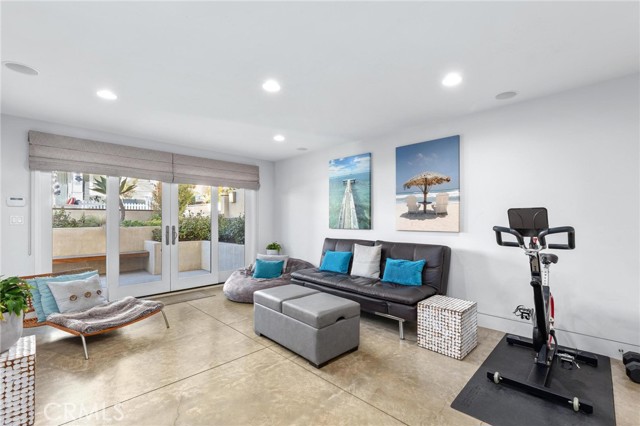 Detail Gallery Image 51 of 67 For 308 17th St, Manhattan Beach,  CA 90266 - 4 Beds | 3/1 Baths