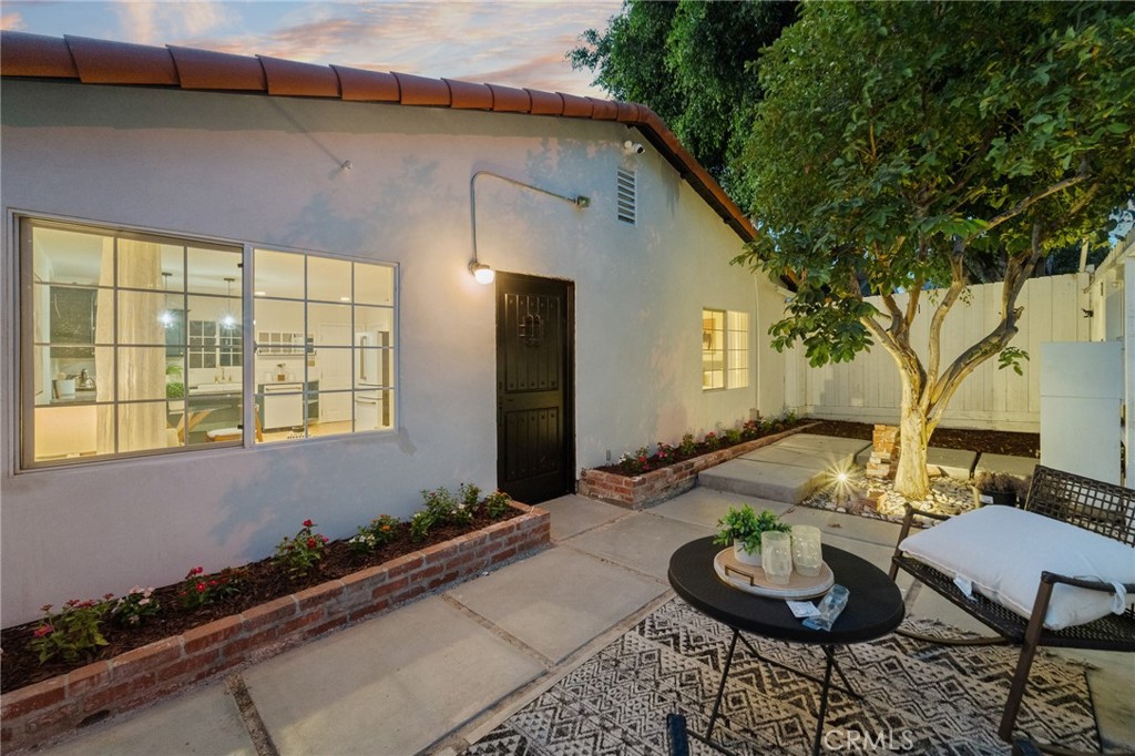 1637 N Alvarado Street