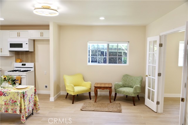 Detail Gallery Image 2 of 20 For 614 E I St #B,  Ontario,  CA 91764 - 1 Beds | 1 Baths