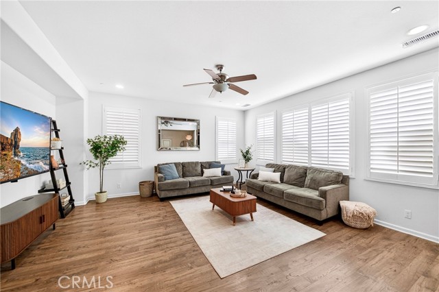 Detail Gallery Image 8 of 30 For 302 E Bridenbecker Ave, La Habra,  CA 90631 - 4 Beds | 2/1 Baths