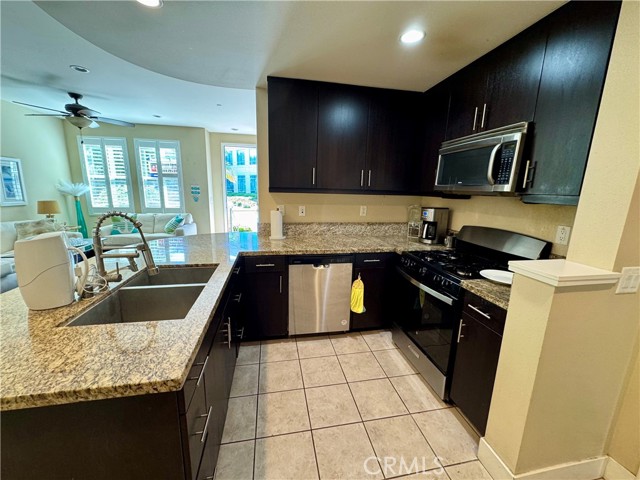 3 Vantis Drive, Aliso Viejo CA: https://media.crmls.org/medias/8e60a016-0e7d-4d1c-89b2-388a97f95e2f.jpg