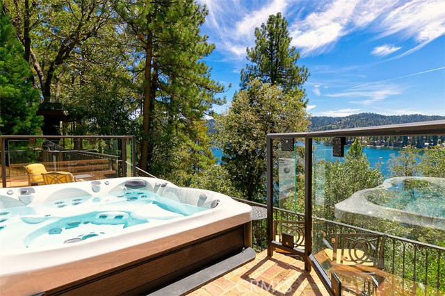 28087 North Shore Road, Lake Arrowhead CA: https://media.crmls.org/medias/8e613ee9-a2cf-483d-a476-534ff8751b57.jpg