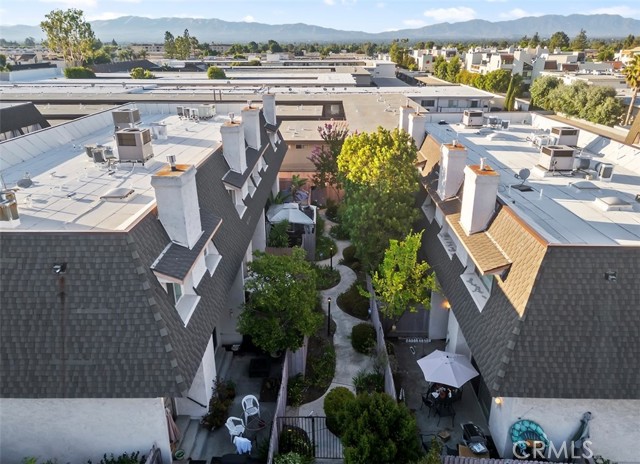 Detail Gallery Image 36 of 44 For 17937 Magnolia Bld #18,  Encino,  CA 91316 - 2 Beds | 3 Baths