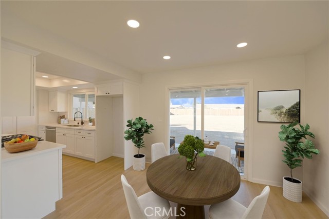 Detail Gallery Image 4 of 14 For 15514 Dale Evans, Apple Valley,  CA 92307 - 3 Beds | 2 Baths