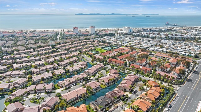 7911 Seawall Circle, Huntington Beach CA: https://media.crmls.org/medias/8e620fa9-b615-4a08-86ef-de2ebd9f69b9.jpg