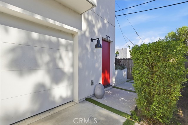 Detail Gallery Image 2 of 18 For 21721 Hart, Canoga Park,  CA 91303 - 3 Beds | 2 Baths