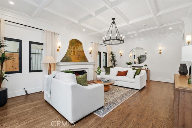 6373 W 6TH Street, Los Angeles CA: https://media.crmls.org/medias/8e63a786-f624-407f-ad35-5051f970880a.jpg