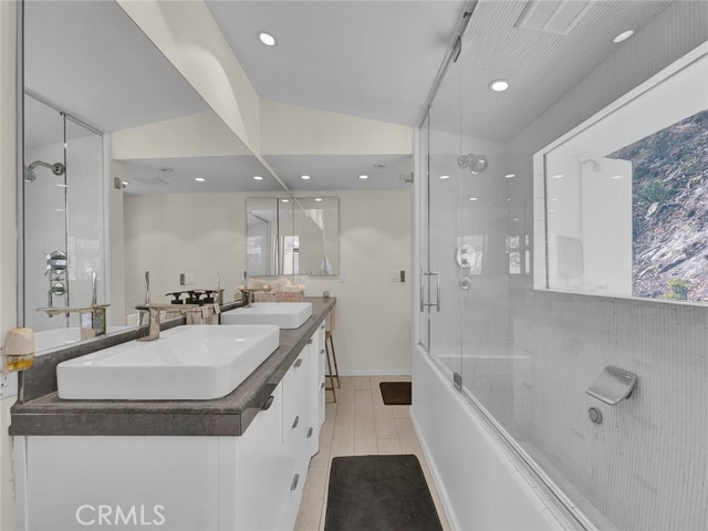 20537 Little Rock Way, Malibu CA: https://media.crmls.org/medias/8e63cc44-bd8e-47e0-887f-d6f52ff6a47c.jpg
