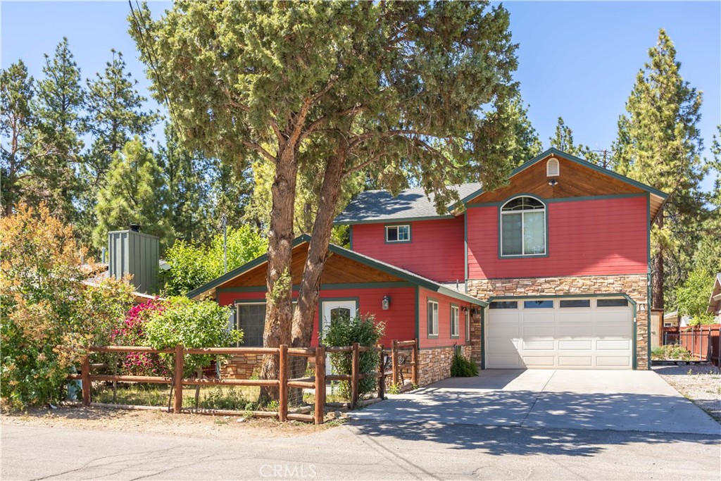 209 W Meadow Lane