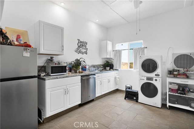 27320 Rodeo Road, Helendale CA: https://media.crmls.org/medias/8e640e1d-a166-446a-8029-968ae5a12f5c.jpg