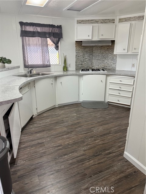 17400 Valley Blvd, Fontana CA: https://media.crmls.org/medias/8e6416fe-958b-4e13-829d-c0b57996a1cc.jpg