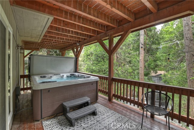 24586 Horst Drive, Crestline CA: https://media.crmls.org/medias/8e64f2bb-2f3c-4f7d-85a9-f62b94b26186.jpg