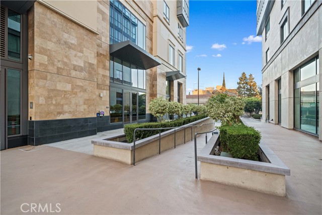 Detail Gallery Image 4 of 41 For 39 S Los Robles Ave #7003,  Pasadena,  CA 91101 - 3 Beds | 3/1 Baths