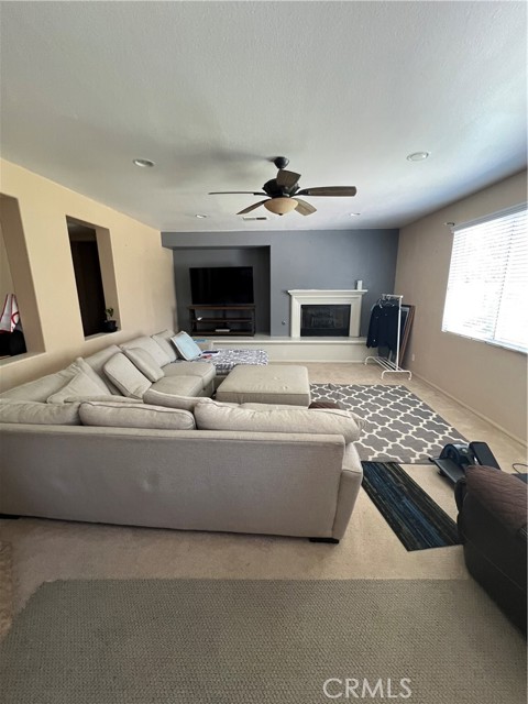 6686 Sand Dunes Street, Eastvale CA: https://media.crmls.org/medias/8e673f73-ec11-4c3b-a6b6-83115e8ad477.jpg