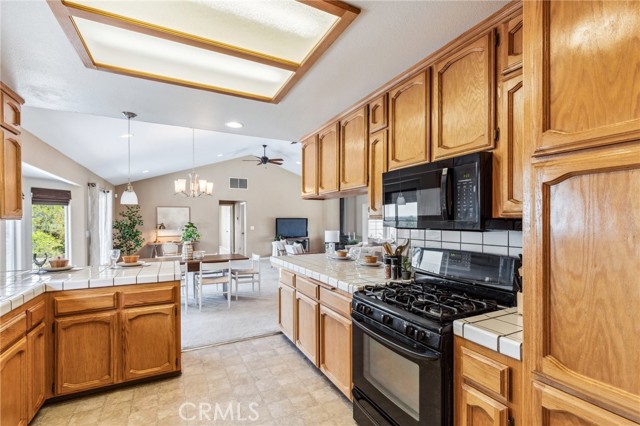 Detail Gallery Image 10 of 55 For 31021 Blue Heron, Coarsegold,  CA 93614 - 4 Beds | 3 Baths