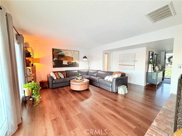 Detail Gallery Image 6 of 17 For 1675 W Mells, Anaheim,  CA 92802 - 4 Beds | 3/1 Baths