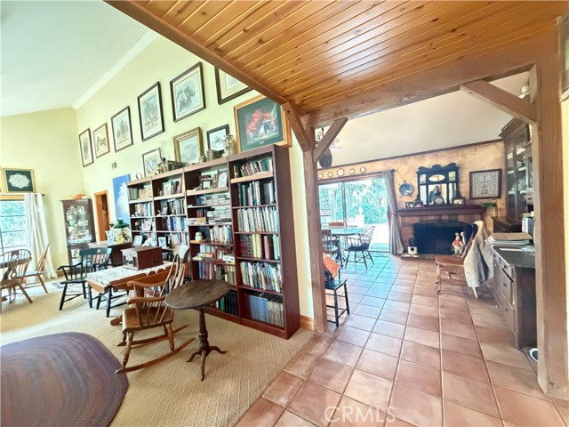 Detail Gallery Image 9 of 44 For 377 Oldstone Ct, Simi Valley,  CA 93065 - 4 Beds | 2 Baths