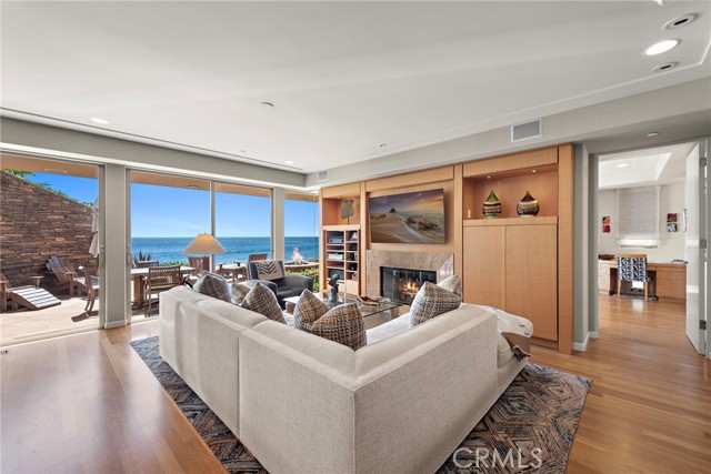 Detail Gallery Image 8 of 38 For 1603 S Coast Hwy #F,  Laguna Beach,  CA 92651 - 3 Beds | 2/1 Baths