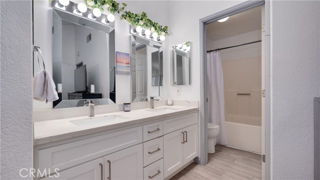 19450 Sweetwood Lane, Lake Elsinore CA: https://media.crmls.org/medias/8e6a2b1f-509a-485e-bd36-0e1d270513b4.jpg