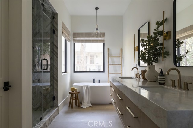 Detail Gallery Image 12 of 29 For 481 Bay View Ct, Lake Arrowhead,  CA 92352 - 4 Beds | 3/1 Baths