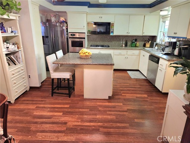 Detail Gallery Image 14 of 71 For 19755 Steinway St, Canyon Country,  CA 91351 - 3 Beds | 2 Baths