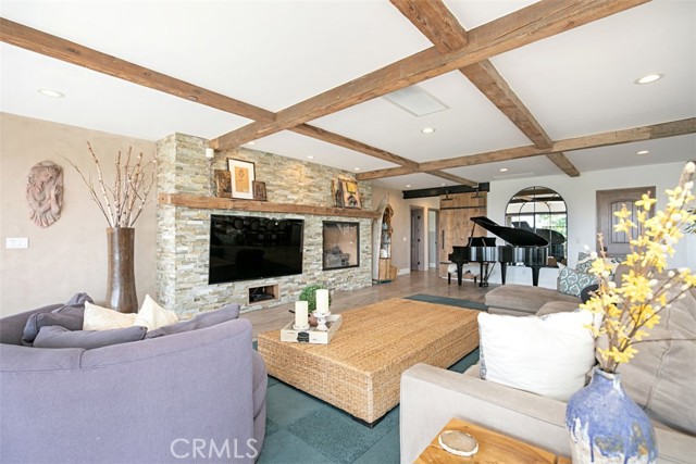 Detail Gallery Image 8 of 39 For 228 Ledroit St, Laguna Beach,  CA 92651 - 4 Beds | 3/1 Baths