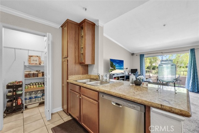 Detail Gallery Image 11 of 31 For 1980 Las Colinas Cir #301,  Corona,  CA 92879 - 2 Beds | 2 Baths