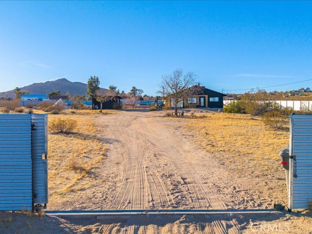 4044 Polaris Avenue, Joshua Tree CA: https://media.crmls.org/medias/8e6cbb31-db8e-4d11-8b55-457076e592dc.jpg