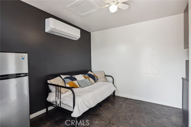 4562 W 17th Street, Los Angeles CA: https://media.crmls.org/medias/8e6cce0d-fb16-484d-9883-f9a8d735ee0d.jpg