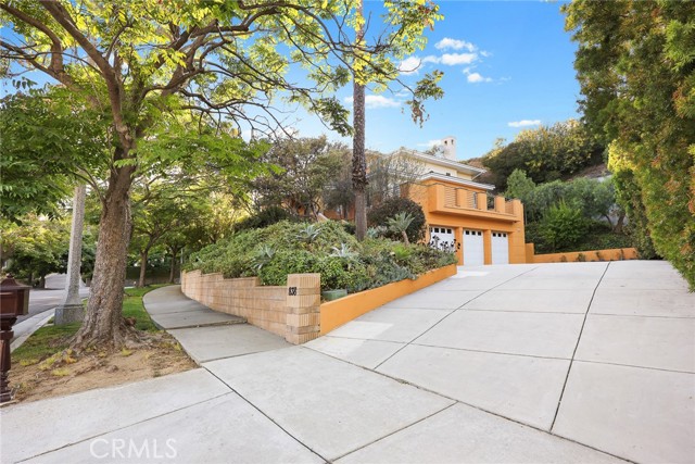 838 Braewood Court, South Pasadena CA: https://media.crmls.org/medias/8e6cd386-5d16-4452-94c9-bb01527ddfad.jpg