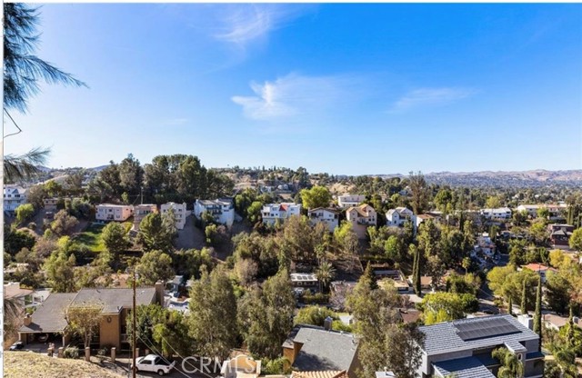 5177 Medina Road, Woodland Hills CA: https://media.crmls.org/medias/8e6e0c2c-168c-46ff-8491-2be82ae1492a.jpg