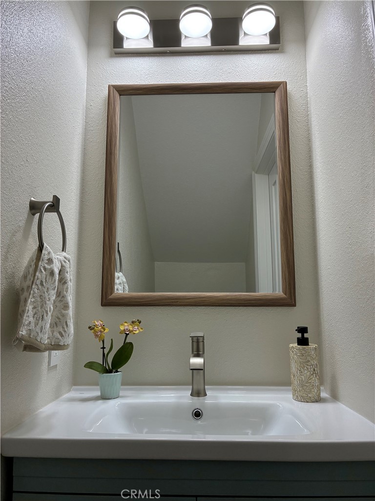 https://media.crmls.org/medias/8e6e5f78-47d8-48be-98ab-f28f53be80e8.jpg?preset=X-Large