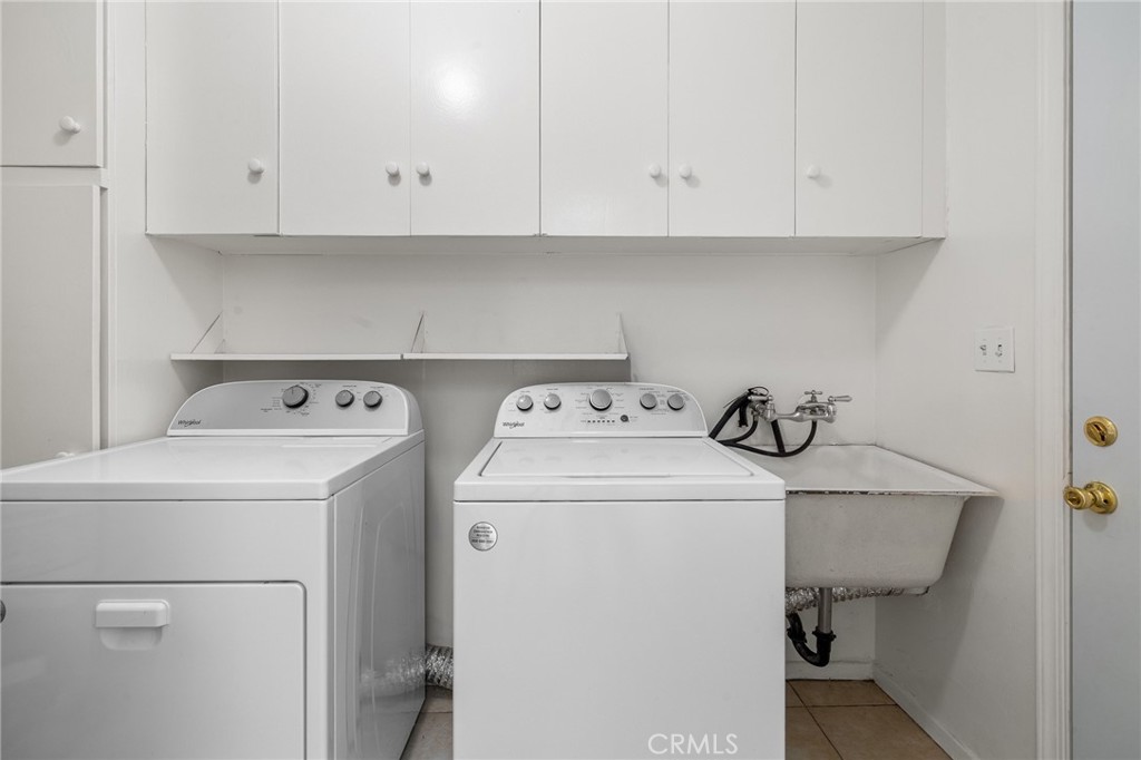 https://media.crmls.org/medias/8e6ecc32-81d6-4e2d-a15c-b55f8afd8c0f.jpg?preset=X-Large