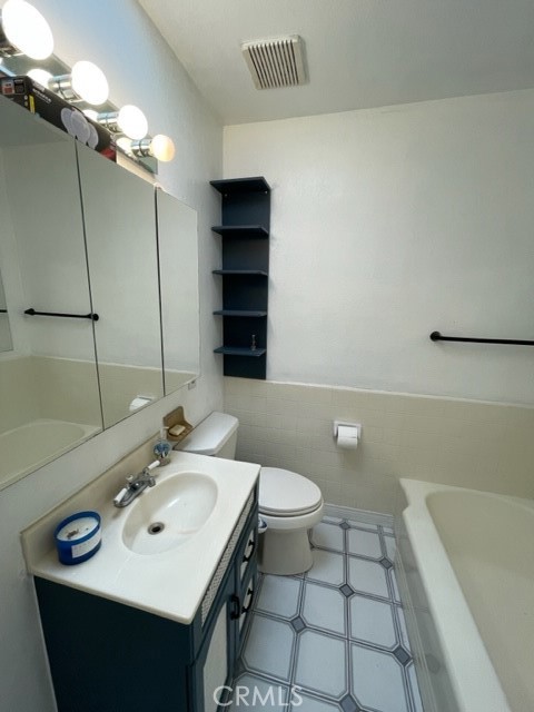 4032 Elsa Street, Lakewood CA: https://media.crmls.org/medias/8e6eebf4-68a3-4e49-93ba-bb8c5a2f5f29.jpg