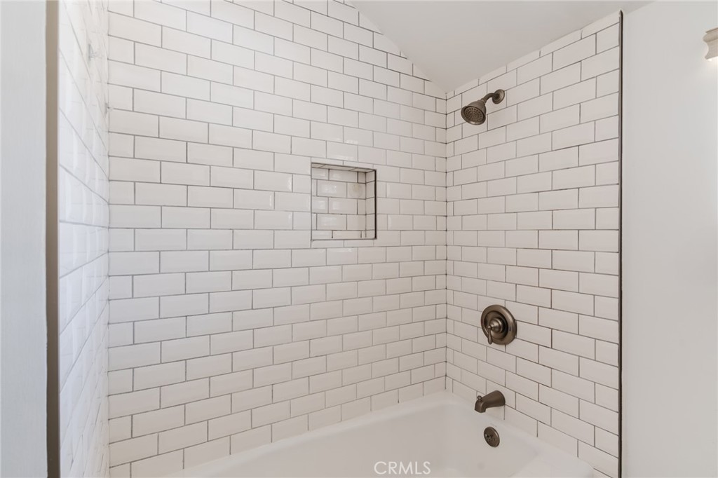 https://media.crmls.org/medias/8e6ef472-79b4-4b9c-b00f-b38d95306f24.jpg?preset=X-Large