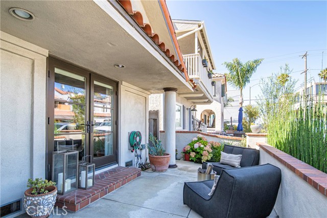 Detail Gallery Image 4 of 38 For 36 Pomona Ave, Long Beach,  CA 90803 - 3 Beds | 3 Baths
