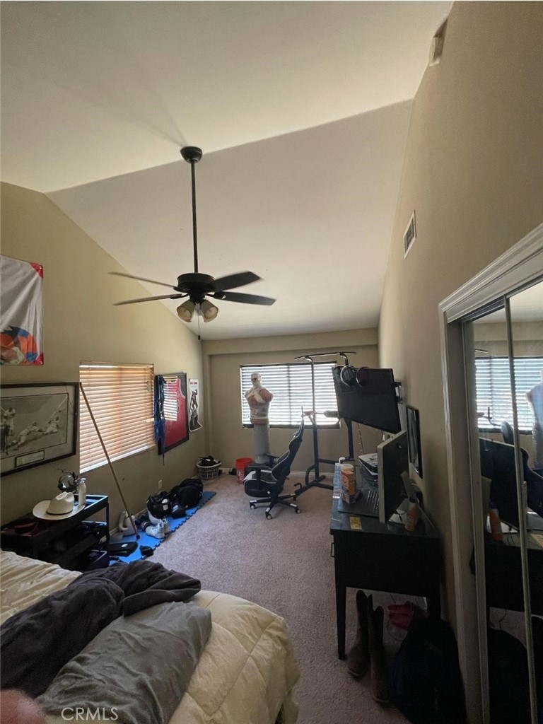 https://media.crmls.org/medias/8e6fb34d-b437-4d6b-a09f-9e984308c7be.jpg?preset=X-Large