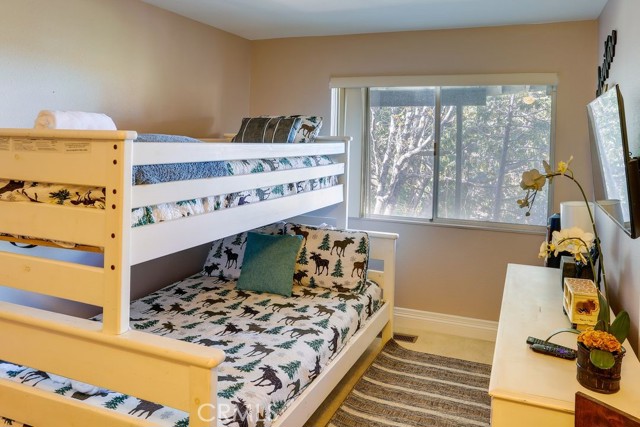 633 Arth Drive, Crestline CA: https://media.crmls.org/medias/8e6fb829-4a32-4ca8-9dea-8705b3885725.jpg