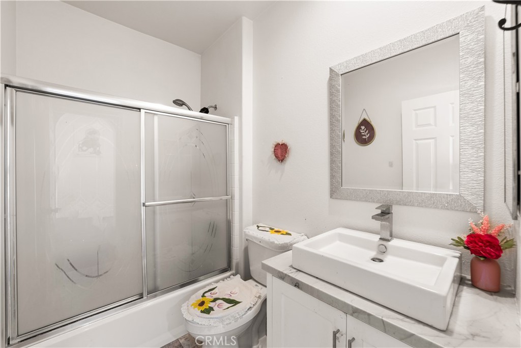 MLS #OC25181828 img 21