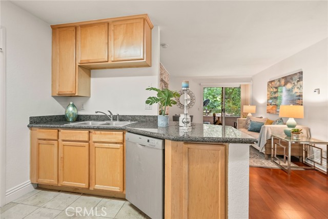 Detail Gallery Image 10 of 34 For 2550 San Gabriel Way #202,  Corona,  CA 92882 - 2 Beds | 2 Baths