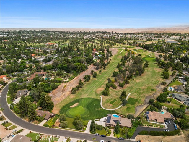 5904 Medio Luna Avenue, Bakersfield CA: https://media.crmls.org/medias/8e71c0d4-282d-4f28-9032-1f9f2a1535b6.jpg