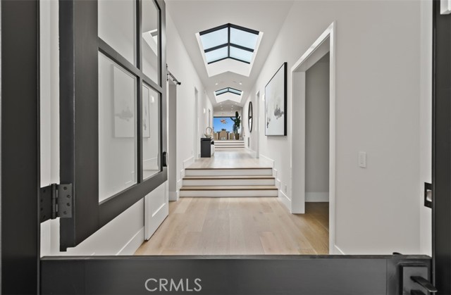 1501 Serenade, Corona del Mar CA: https://media.crmls.org/medias/8e728727-7630-4d84-91cb-2a357c1e0c20.jpg