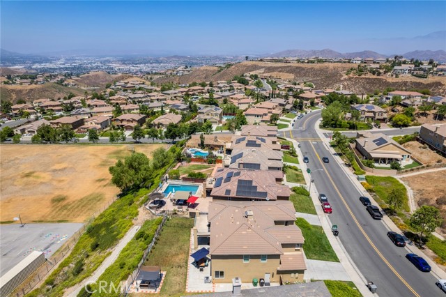 18714 Lakepointe Drive, Riverside, California 92503, 4 Bedrooms Bedrooms, ,3 BathroomsBathrooms,Single Family Residence,For Sale,Lakepointe,IG24130150