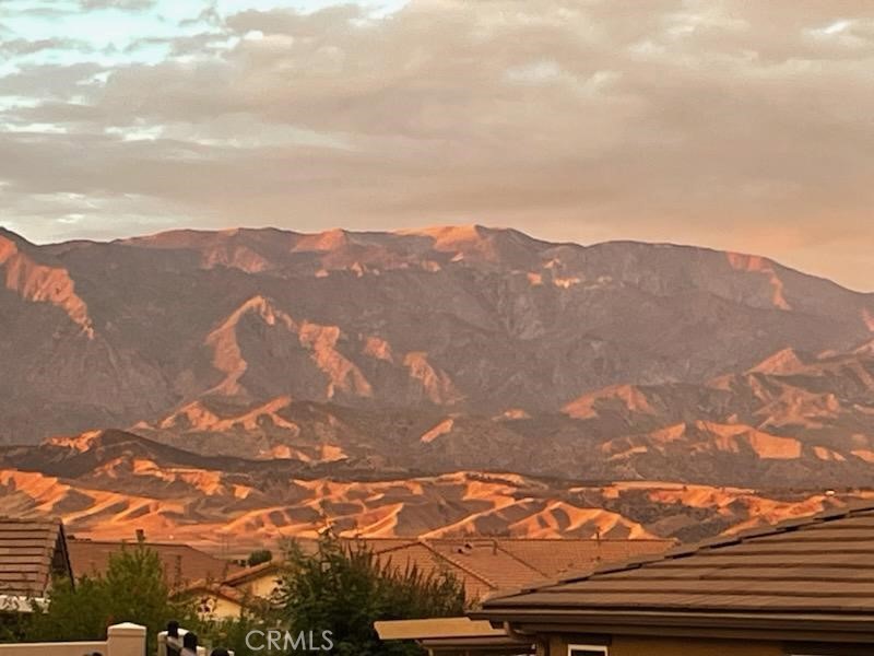 https://media.crmls.org/medias/8e73f1ce-298d-4786-8674-65a8738f059b.jpg?preset=X-Large